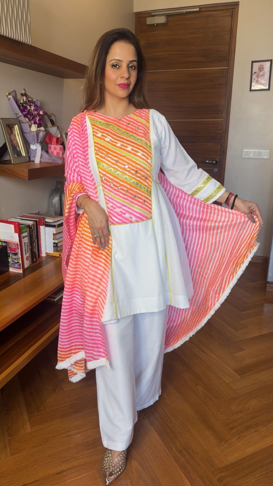 WHITE LEHRIYA SET