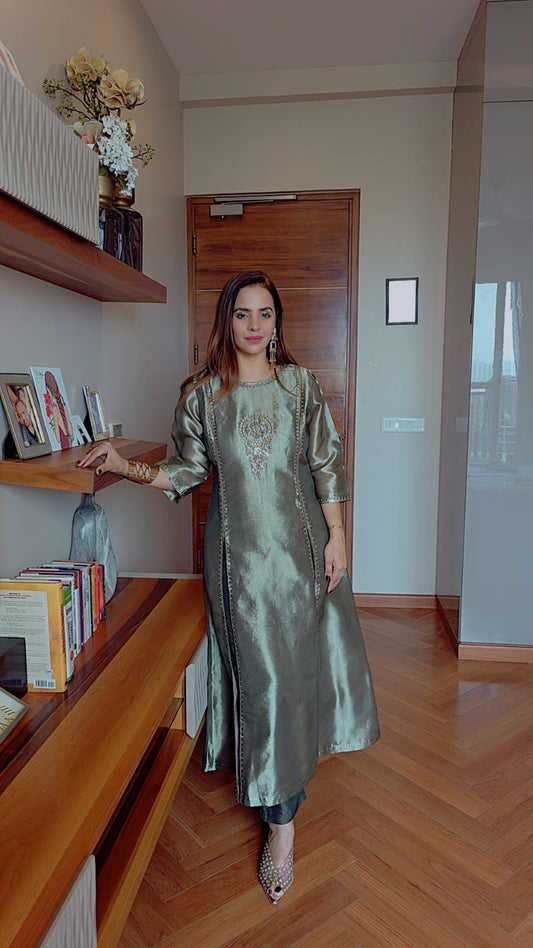 NOOR-E-KUNDAN LONG SET